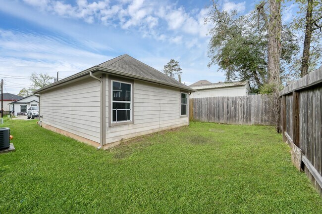 Building Photo - 16618 E Hammon