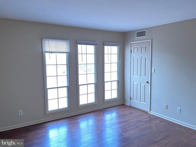 Building Photo - 70 Winged Foot Dr