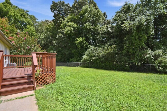 Building Photo - 1500 Sunshine Dr