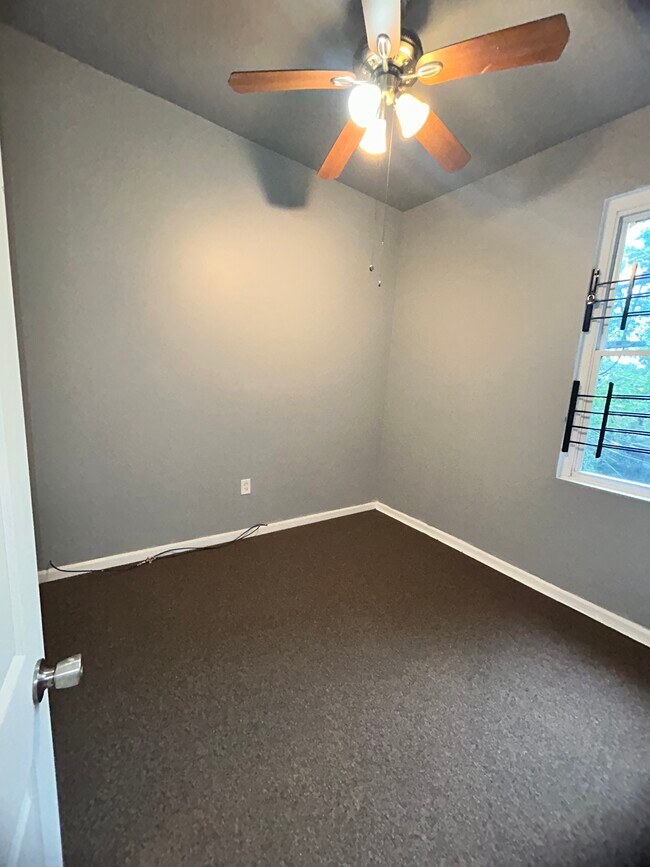 Building Photo - 146 W 66th St