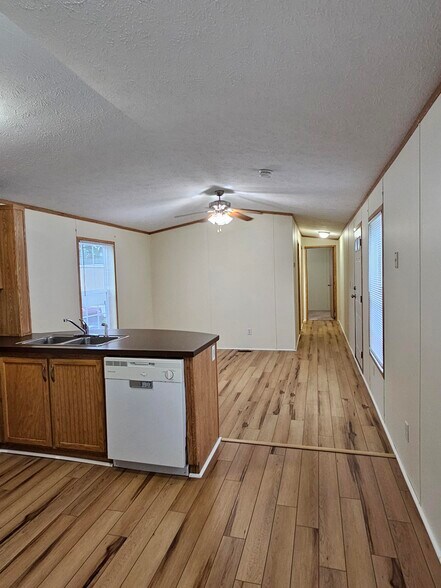 Building Photo - 230 Maverick Ln