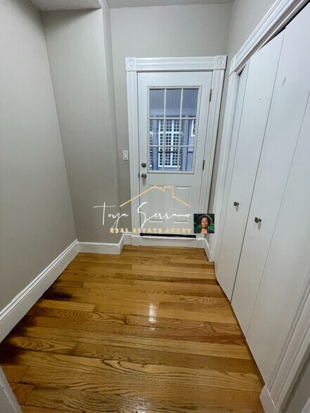 Building Photo - 33 Algonquin St