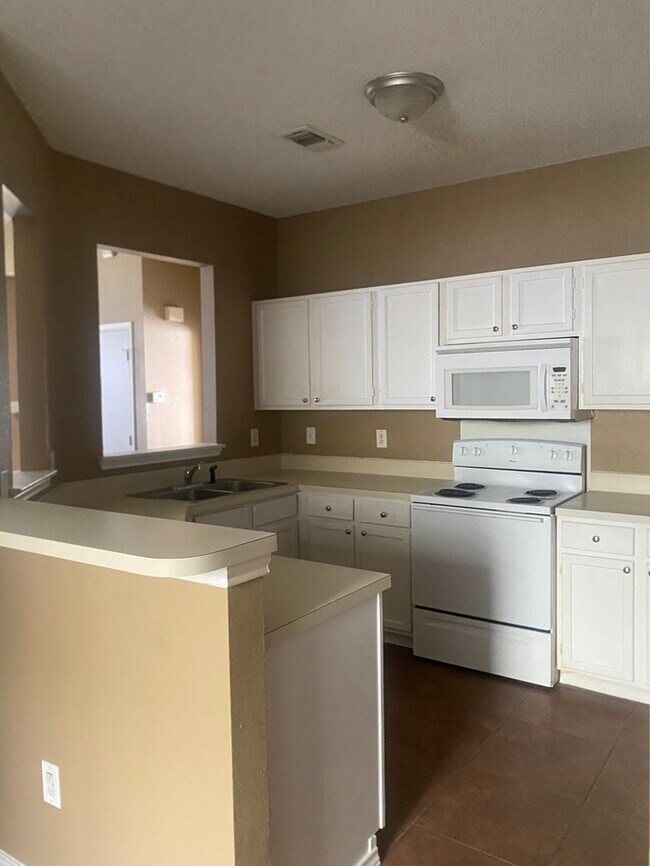 Building Photo - 1133 Southpointe Dr