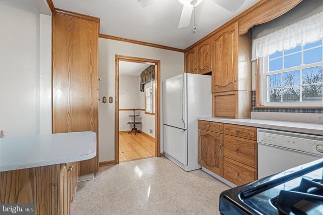 Building Photo - 6219 Groveland Rd