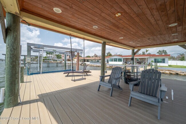 Building Photo - 1110 S Banana River Dr
