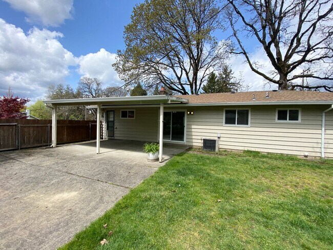 Building Photo - Price reduced! Nicely updated kitchen in t...