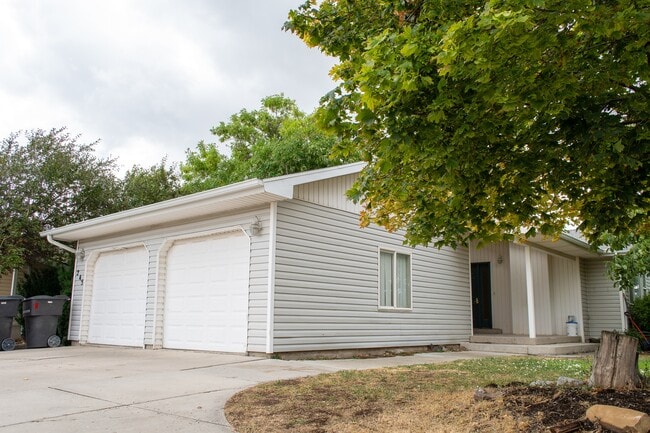 Building Photo - 245 W 500 S