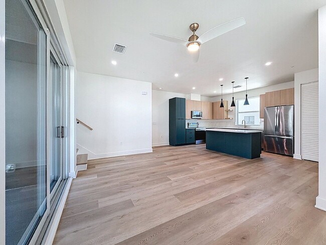 Building Photo - 342 14th St N