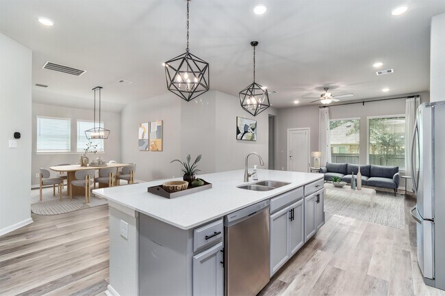 Building Photo - 323 Fanpalm Ct