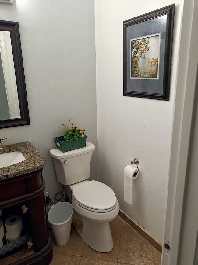 Building Photo - 1620-1624 York Dr