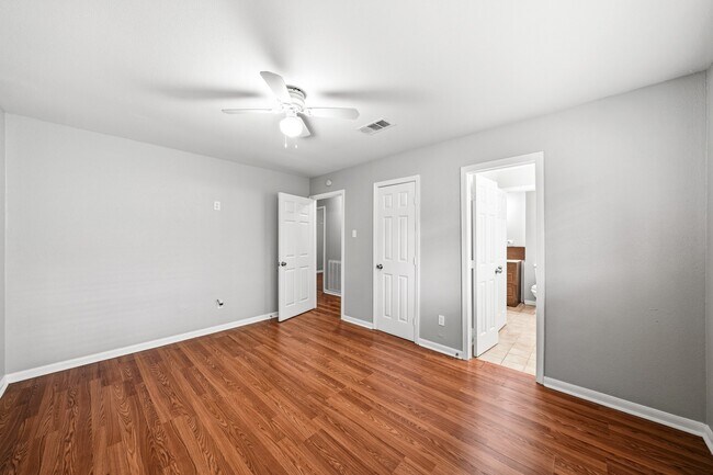 Building Photo - 12903 Claygate Dr
