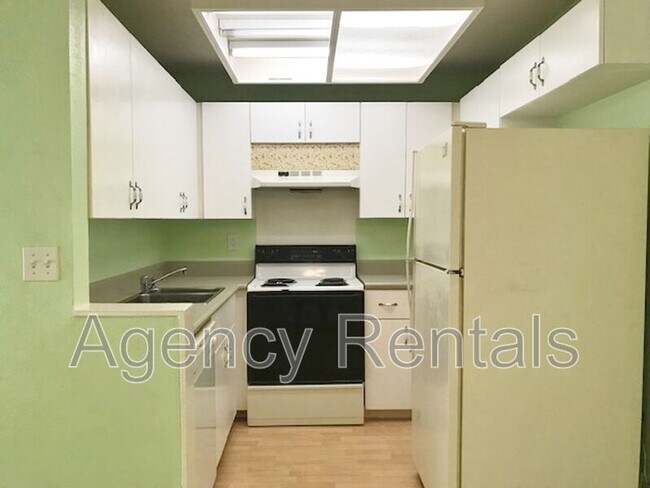 Building Photo - Crosspoint 2S 99-262 Mananai Pl