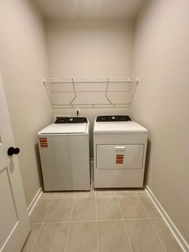 Building Photo - Beautiful, New Construction Townhouse in G...