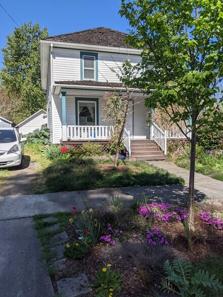 Curb View 1 - 540 NW 14th St