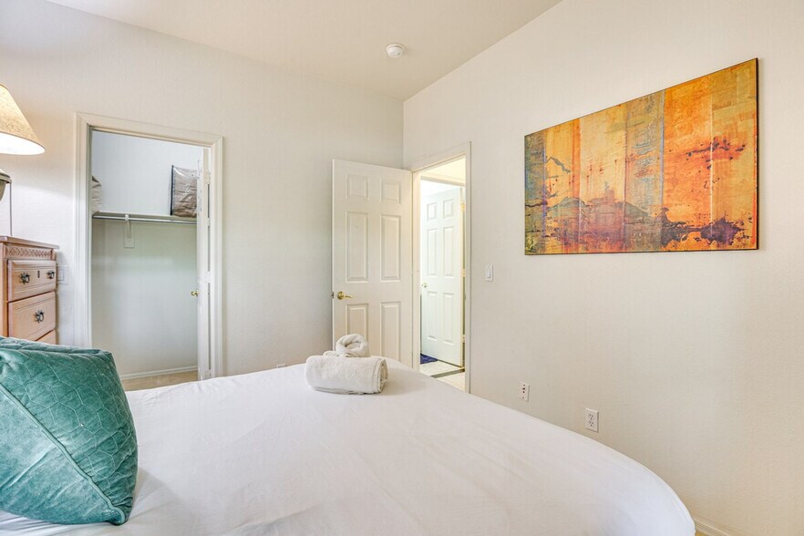 Building Photo - 9443 E Whitewing Dr