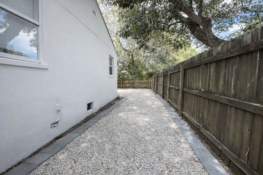 Building Photo - 911 NW 57th St