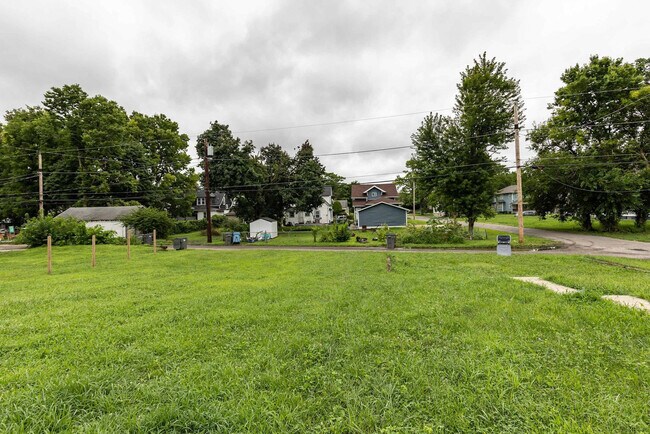 Building Photo - 3203 Sutherland Ave
