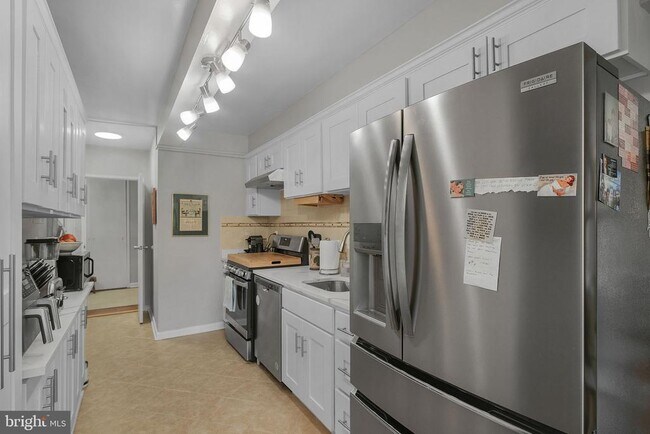 Building Photo - 4201 Cathedral Ave NW