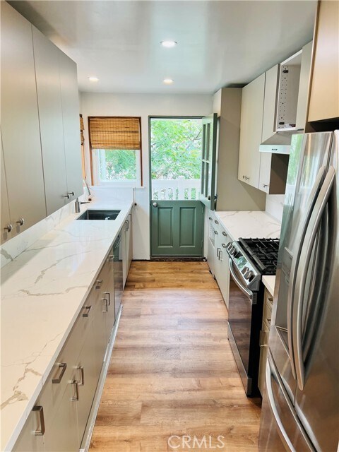 Building Photo - 2521 Seaview Ave