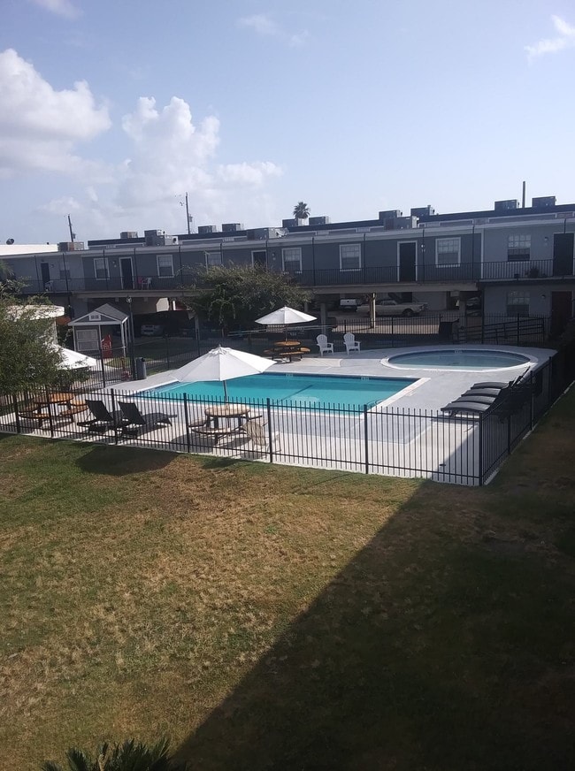 Building Photo - Gulfwinds Apartments