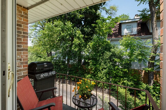 Building Photo - 720 Maple Ave