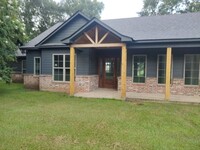 Building Photo - Charming 3 Bed 3 Bath Country Farm for Ren...