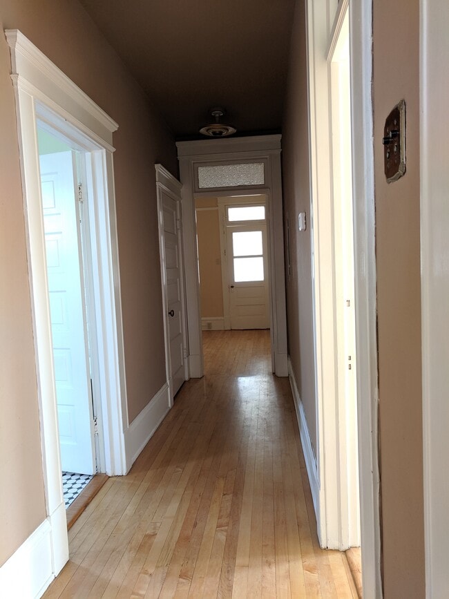 Building Photo - 812 W Granite St