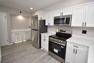 Building Photo - 16587 El Camino Real