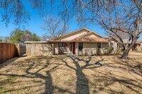 Building Photo - 427 Quintana Dr