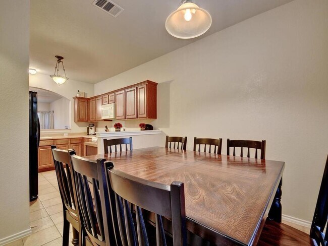 Building Photo - 1841 Amberwood Loop