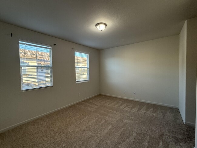 Building Photo - 1055 Chamomile Walkway