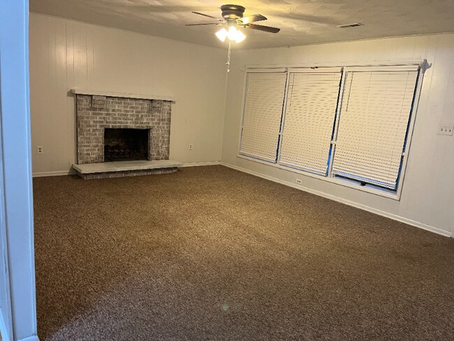 Building Photo - 4078 Rosemount Rd