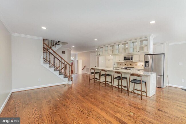 Building Photo - 6311 Chaucer Ln