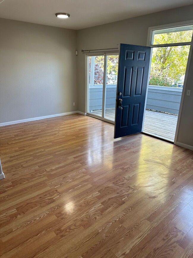 Building Photo - Clean, spacious, 2 bedroom, 2.5 bath townhome - near Buckley AFB!