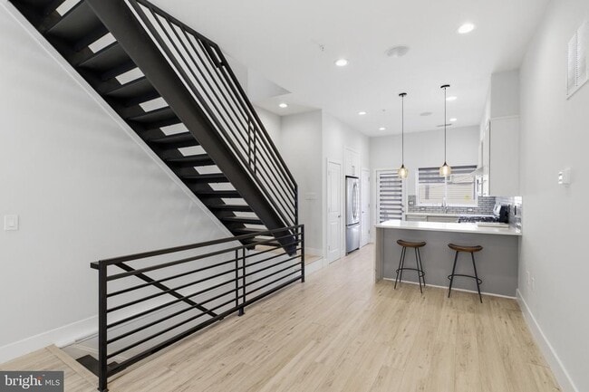 Building Photo - 1448 N Myrtlewood St