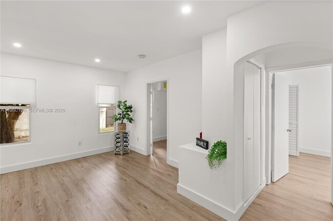 Building Photo - 2508 SW 10th St