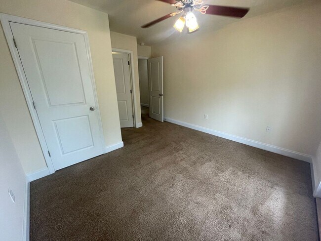 Building Photo - PRE-LEASING FOR AUGUST 2025!