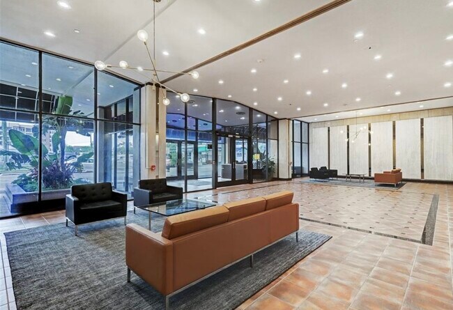 Building Photo - 2016 Main St