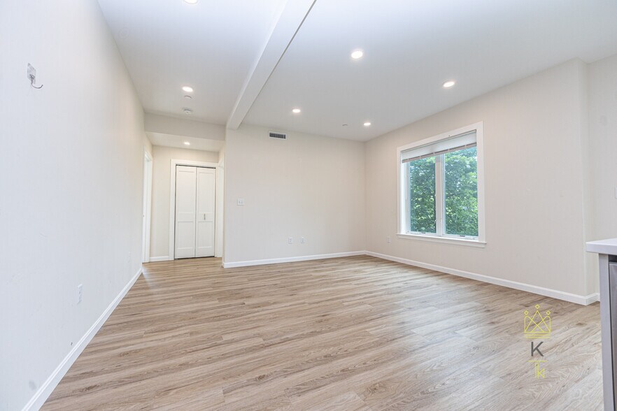 Building Photo - 458 Washington St