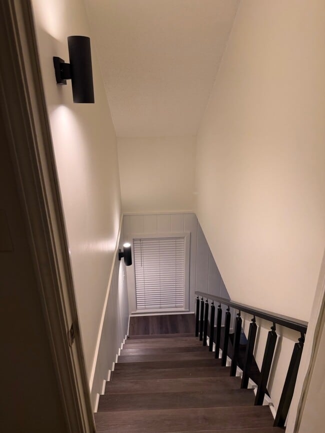 Building Photo - 1213 N 32nd Ave