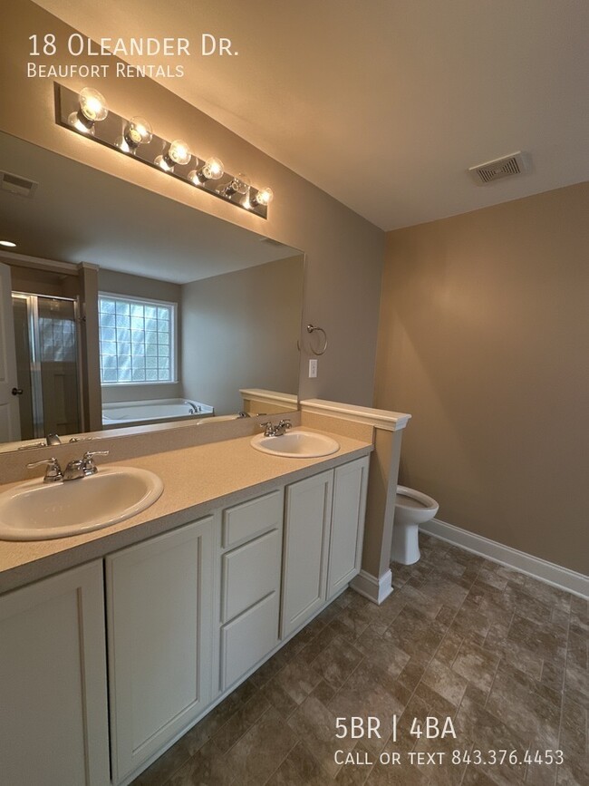 Building Photo - 18 Oleander Dr