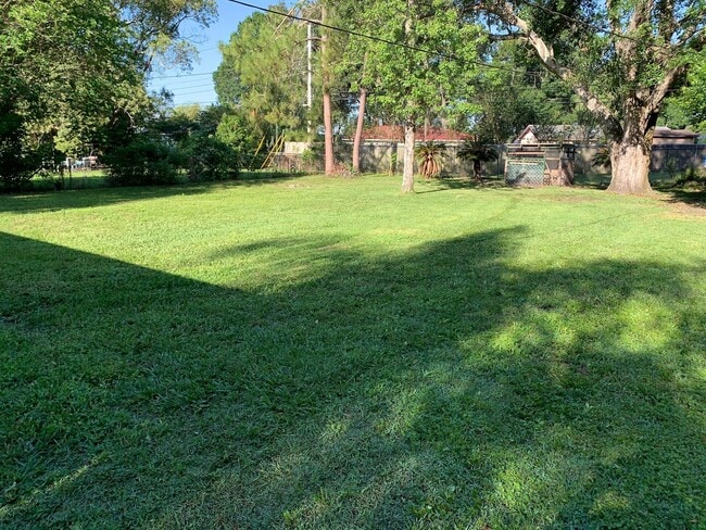 Building Photo - North Lakeland Rental!