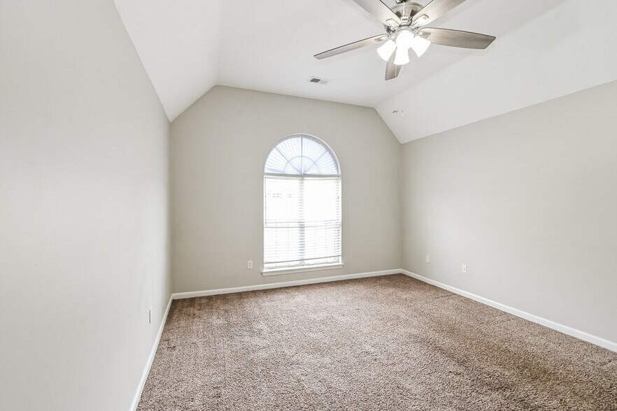Building Photo - 4299 Rocky Top Cove