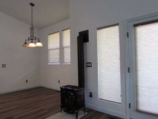 Building Photo - 2096 Two Wood Dr