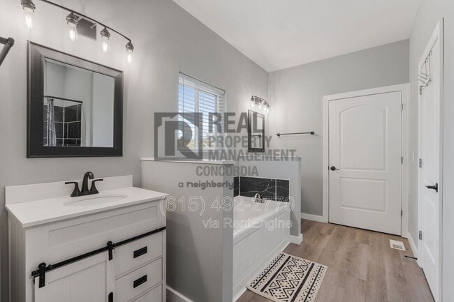 Building Photo - 286 Emily Ln