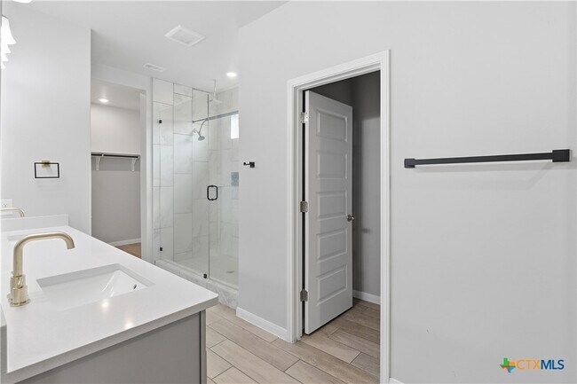 Building Photo - 3809 Donald Dr