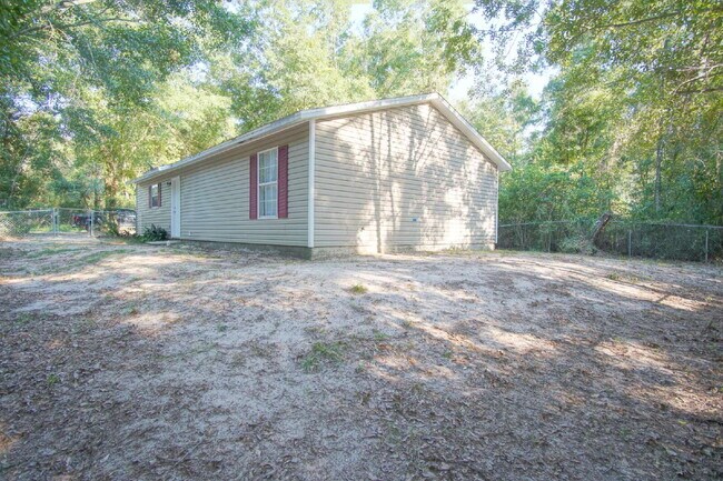 Building Photo - Pace 3BR Patio Home with Fenced Backyard & Open Floor Plan