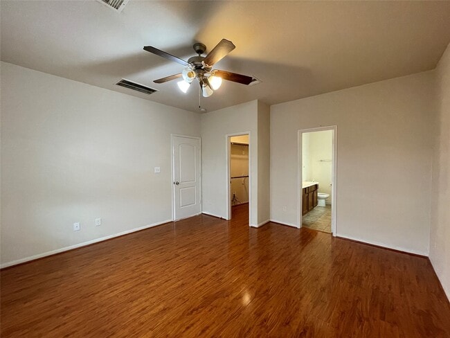 Building Photo - 7139 Pavilion Dr