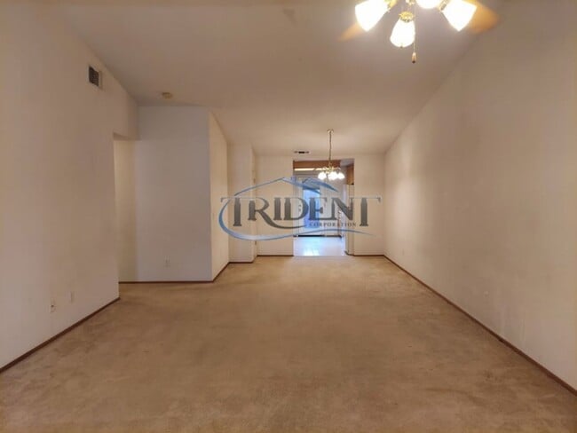 Building Photo - Small pet friendly duplex with front yard landscaping included