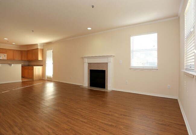 Building Photo - Beautiful large 2-bedroom 2 baths with 1 car garage in Mid Town Tulsa!!